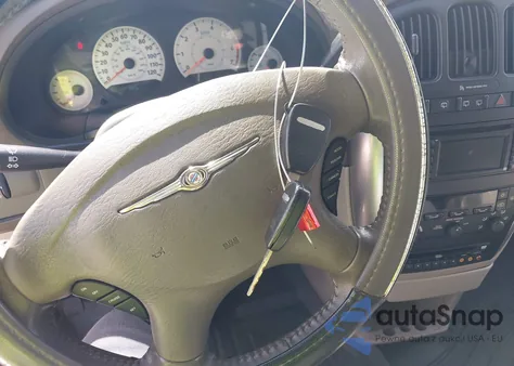 2005 Chrysler Town & Country Touring из США, поврежденный, VIN 2C4GP54L25R286913